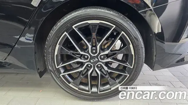 Kia K5 2020 — ფოტო 11/32
