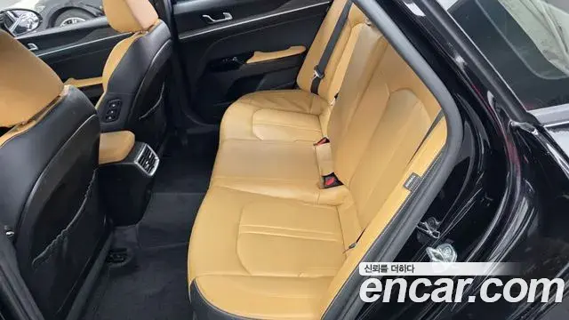 Kia K5 2020 — ფოტო 29/32