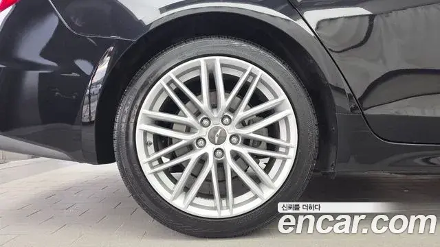 Genesis G70 2020 — Photo 13/32