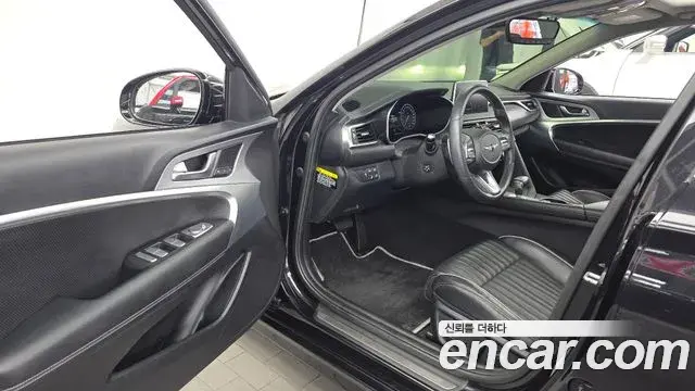 Genesis G70 2020 — Photo 24/32