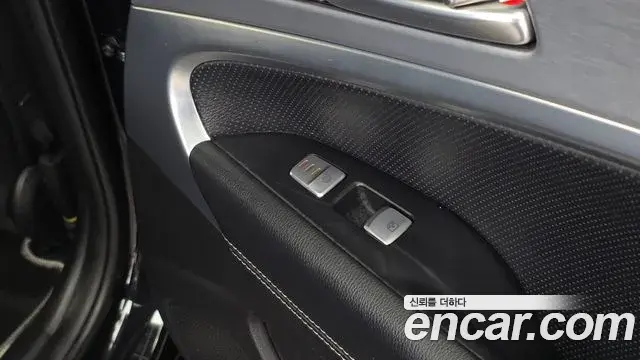 Genesis G70 2020 — Photo 17/32