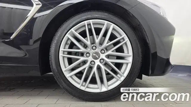 Genesis G70 2020 — Photo 18/32