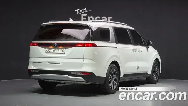 Kia Carnival 2021 — Photo 2/20