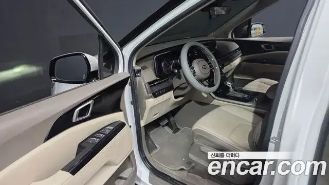 Kia Carnival 2021 — Photo 10/20