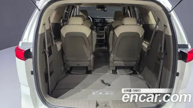 Kia Carnival 2021 — Photo 14/20