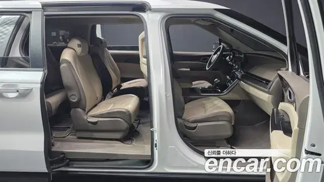Kia Carnival 2021 — Photo 17/20