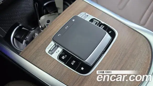 Mercedes-Benz G-Class 2026 — Photo 27/30