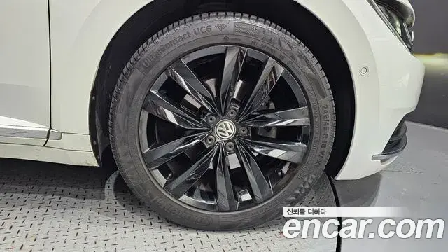 Volkswagen Arteon 2019 — Şəkil 19/30