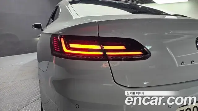 Volkswagen Arteon 2019 — Şəkil 12/30