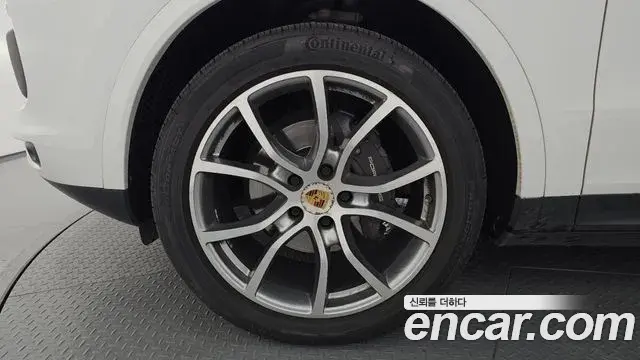 Porsche Cayenne 2020 — Photo 5/20