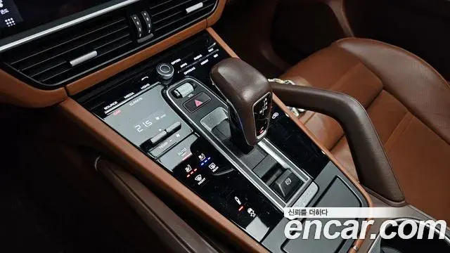 Porsche Cayenne 2020 — Photo 9/20