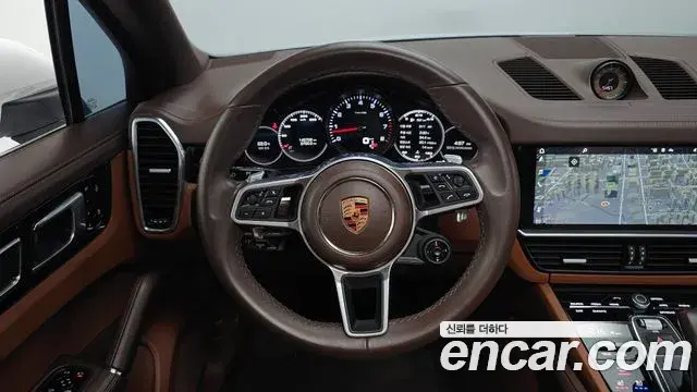 Porsche Cayenne 2020 — Photo 13/20