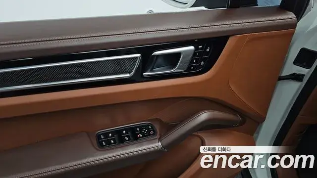 Porsche Cayenne 2020 — Photo 18/20