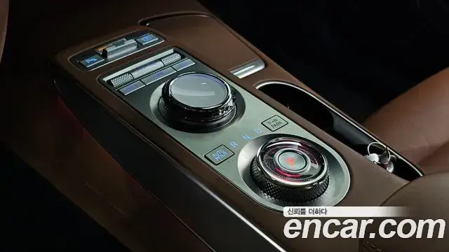 Genesis GV70 2022 — Фото 9/20