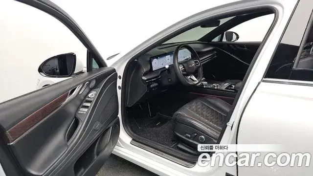 Genesis Electrified G80 2024 — Photo 10/20