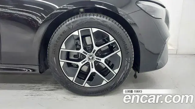 Mercedes-Benz E-Class 2026 — Photo 4/18