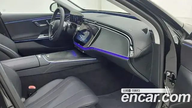 Mercedes-Benz E-Class 2026 — Photo 12/18