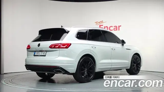 Volkswagen Touareg 2023 — Şəkil 15/36