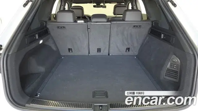 Volkswagen Touareg 2023 — Şəkil 32/36
