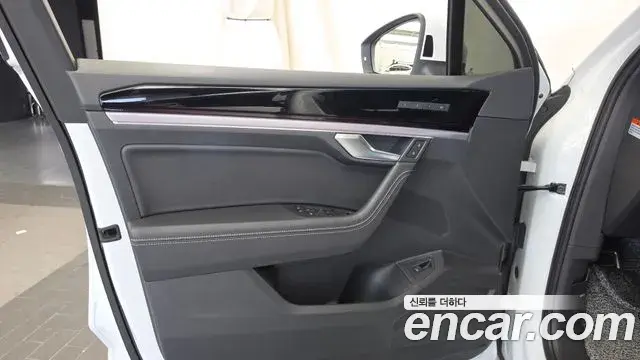 Volkswagen Touareg 2023 — Şəkil 21/36