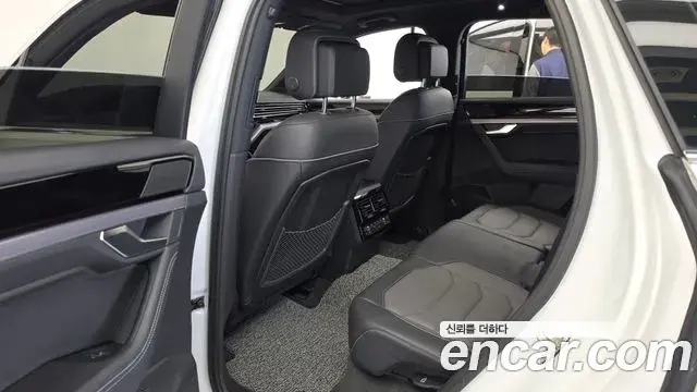 Volkswagen Touareg 2023 — Şəkil 9/36