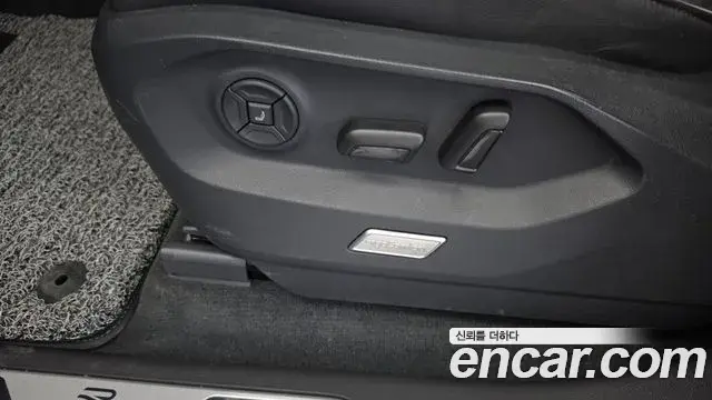 Volkswagen Touareg 2023 — Şəkil 8/36