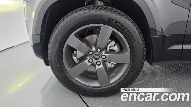 Land Rover Defender 2025 — Photo 5/20