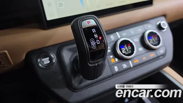 Land Rover Defender 2025 — Photo 9/20