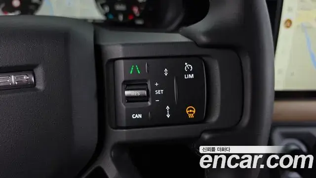 Land Rover Defender 2025 — Photo 19/20