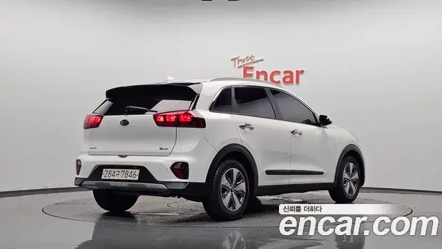 Kia Niro 2020 — Фото 2/20