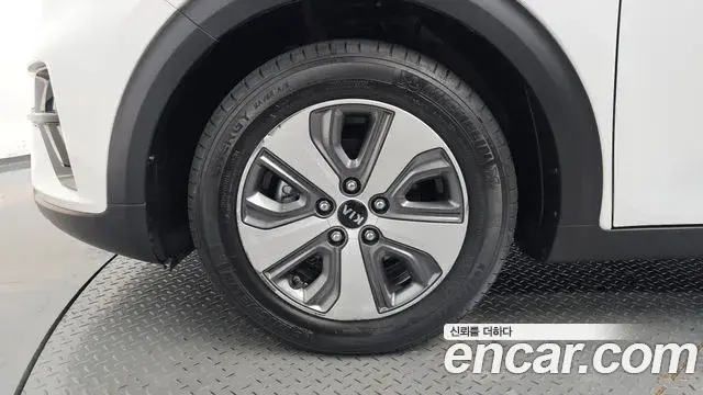 Kia Niro 2020 — Фото 5/20