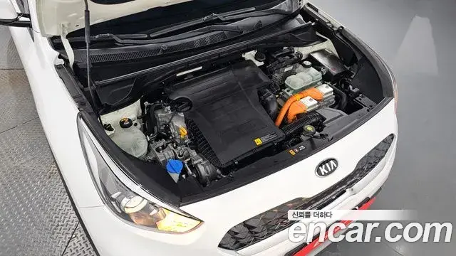 Kia Niro 2020 — Фото 6/20