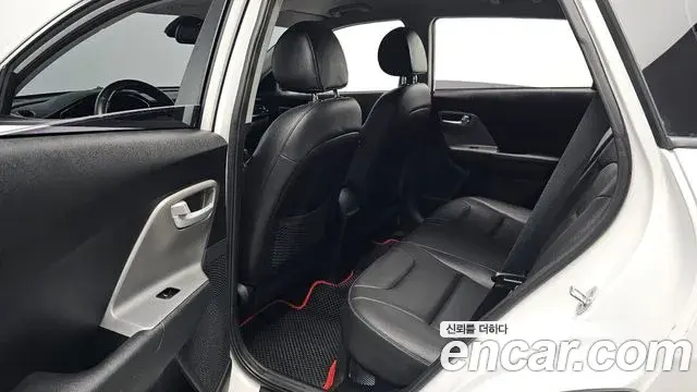 Kia Niro 2020 — Фото 12/20