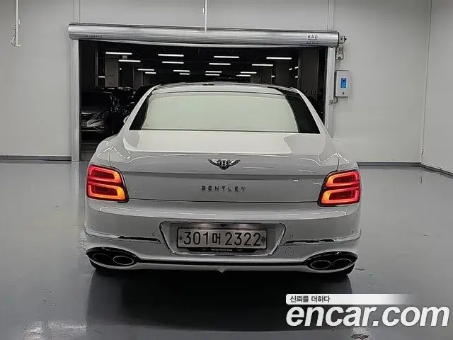 Bentley Flying Spur 2023 — ფოტო 12/15