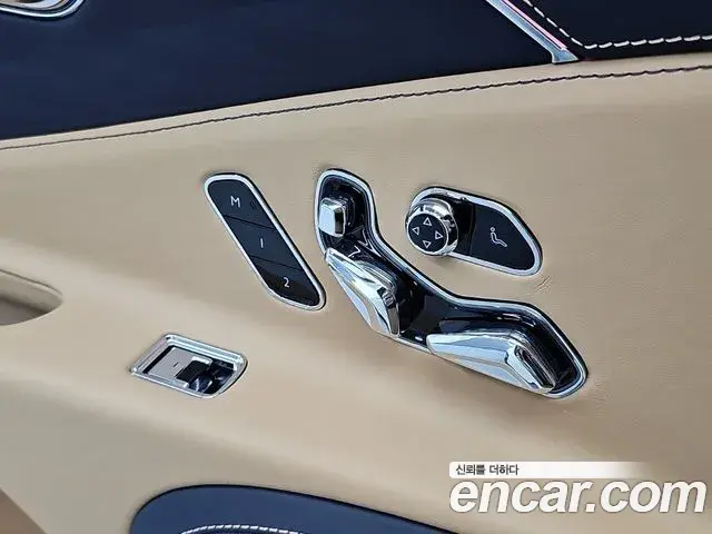 Bentley Flying Spur 2023 — ფოტო 15/15