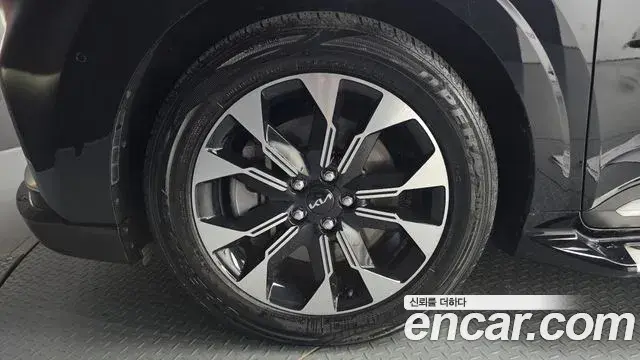 Kia Carnival 2022 — Фото 4/20