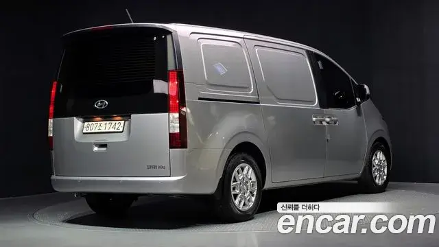 Hyundai Staria 2022 — Photo 2/20