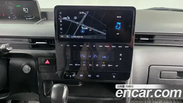 Hyundai Staria 2022 — Photo 14/20