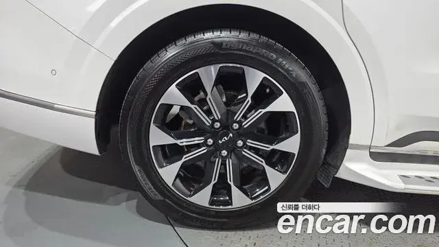 Kia Carnival 2022 — Фото 4/20