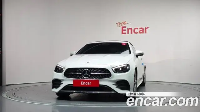 Mercedes-Benz E-Class 2021 — Photo 3/20