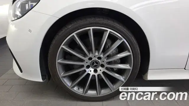 Mercedes-Benz E-Class 2021 — Photo 5/20