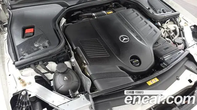 Mercedes-Benz E-Class 2021 — Photo 6/20