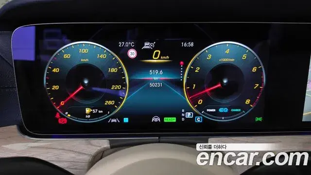 Mercedes-Benz E-Class 2021 — Photo 8/20