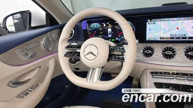 Mercedes-Benz E-Class 2021 — Photo 13/20