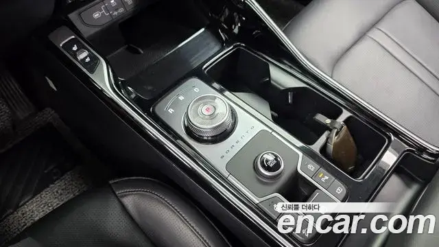 Kia Sorento 2023 — Photo 8/20