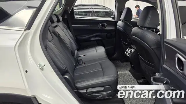 Kia Sorento 2023 — Photo 12/20