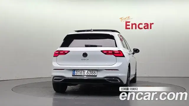 Volkswagen Golf 2023 — Şəkil 20/33