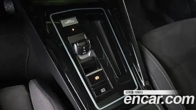 Volkswagen Golf 2023 — Şəkil 24/33