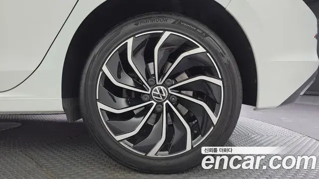 Volkswagen Golf 2023 — Şəkil 25/33