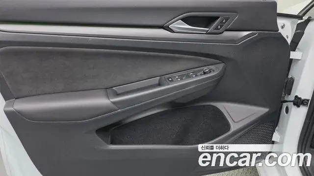 Volkswagen Golf 2023 — Şəkil 31/33